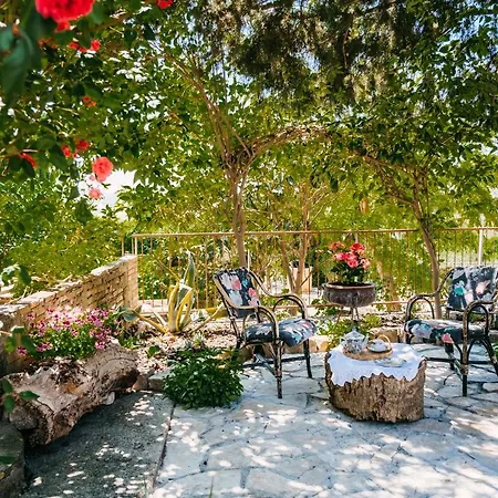 Vila Sicilian Mountain Oasis *